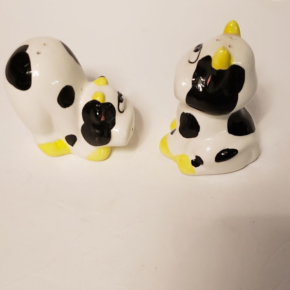 Cow Salt & Pepper Shaker Set - Picture 4 of 8